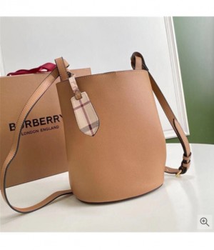 Burberry 버버리 2021 여성용 레더 버킷 숄더백,18.5cm,BURB0534,카멜